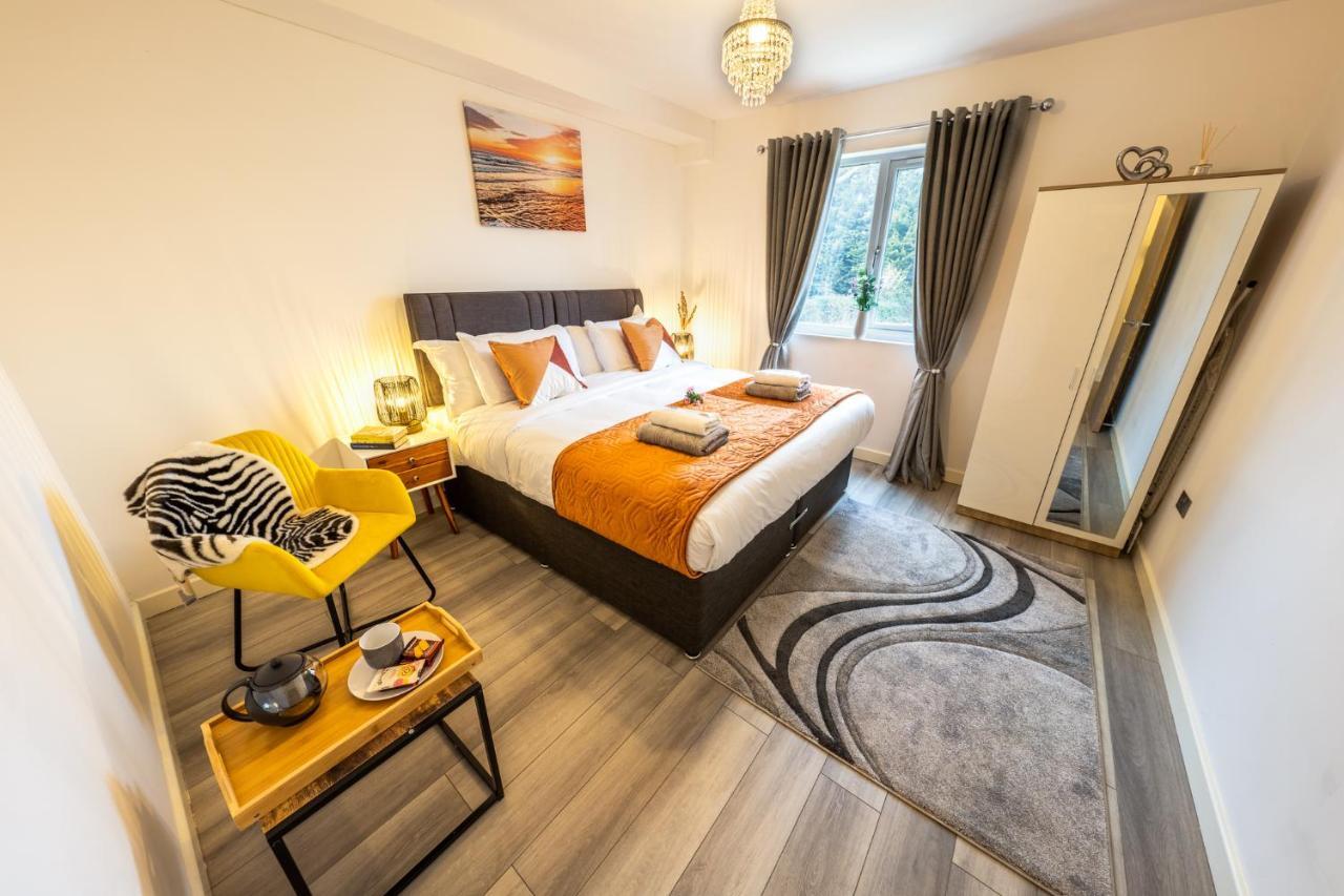 Ashview 2 - Heathrow - Thorpe Park - Free Parking Apartment Staines-upon-Thames Exterior photo