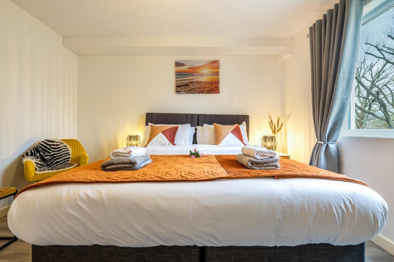 Ashview 2 - Heathrow - Thorpe Park - Free Parking Apartment Staines-upon-Thames Exterior photo