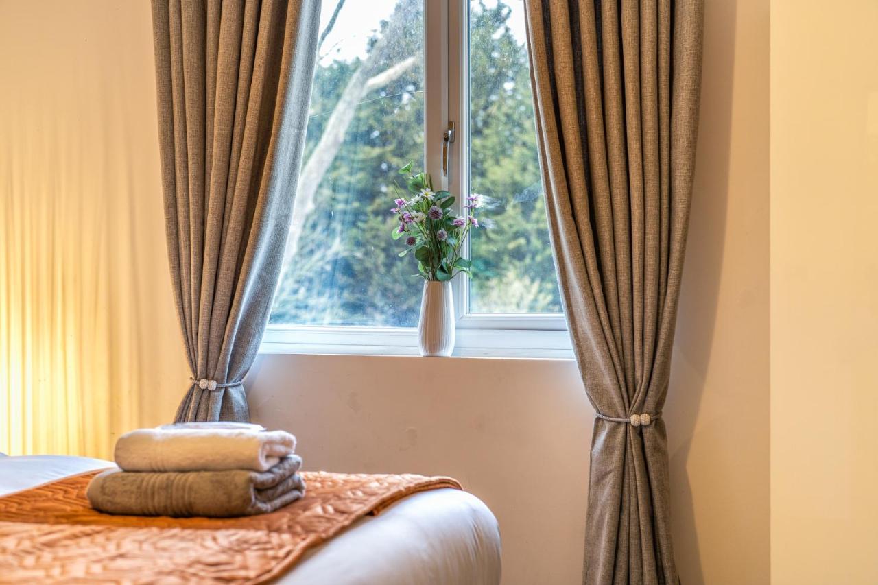 Ashview 2 - Heathrow - Thorpe Park - Free Parking Apartment Staines-upon-Thames Exterior photo