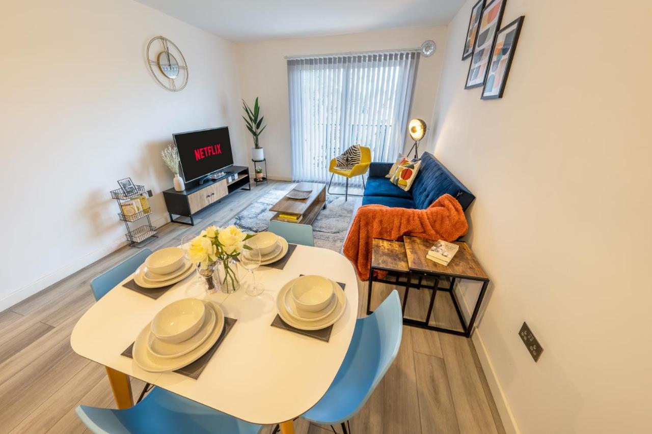 Ashview 2 - Heathrow - Thorpe Park - Free Parking Apartment Staines-upon-Thames Exterior photo