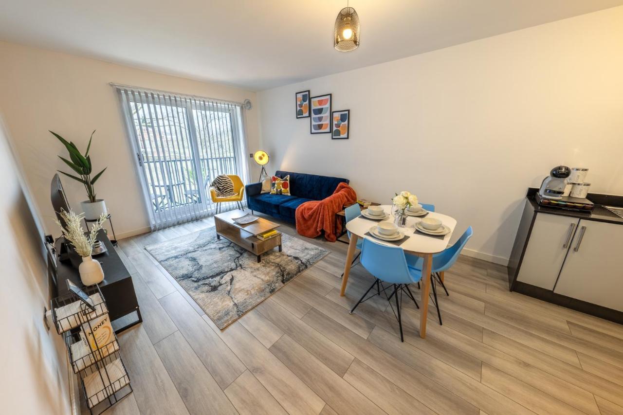 Ashview 2 - Heathrow - Thorpe Park - Free Parking Apartment Staines-upon-Thames Exterior photo