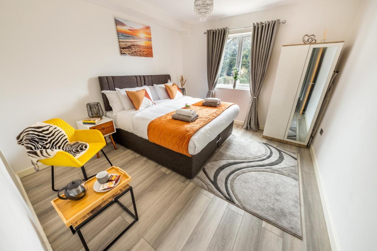 Ashview 2 - Heathrow - Thorpe Park - Free Parking Apartment Staines-upon-Thames Exterior photo